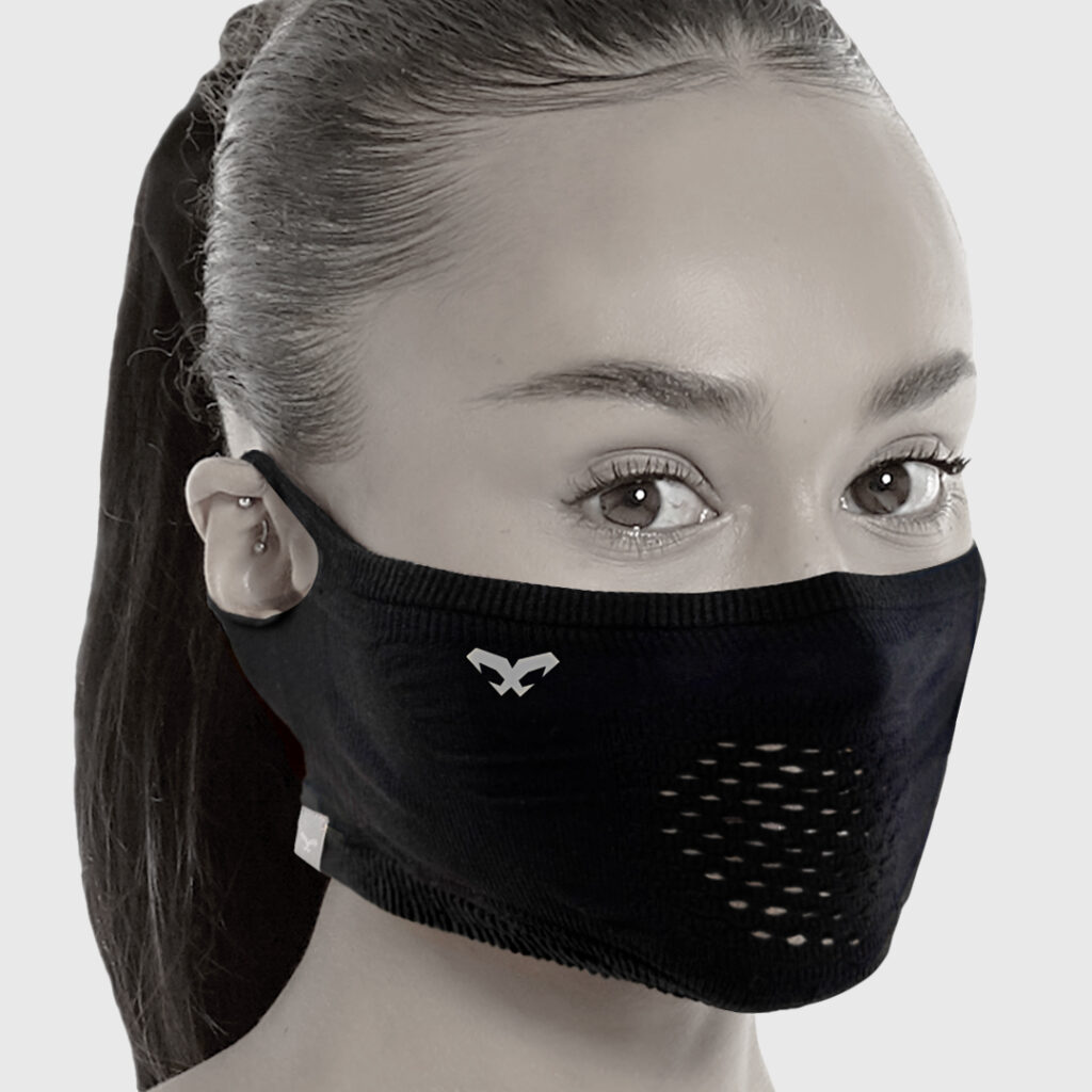 N1s – 紫外線対策、夏用スポーツマスク。アゴ丈の長さがあり、ブレスホールで楽に呼吸が出来ます。